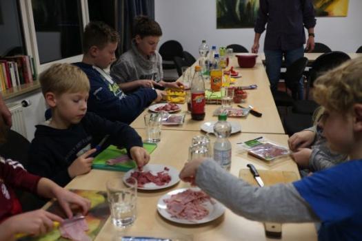 Bild: Pizzabacken Kinder u. Jugendliche